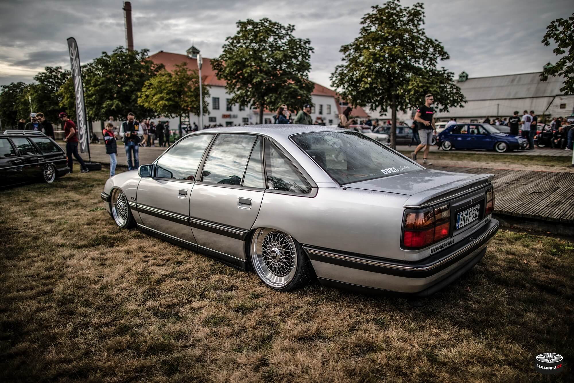 Alu kola Opel Omega - XS Classic Carnight 5.0 - Drážďany tuning sraz 2019 - www.aluapneu.cz