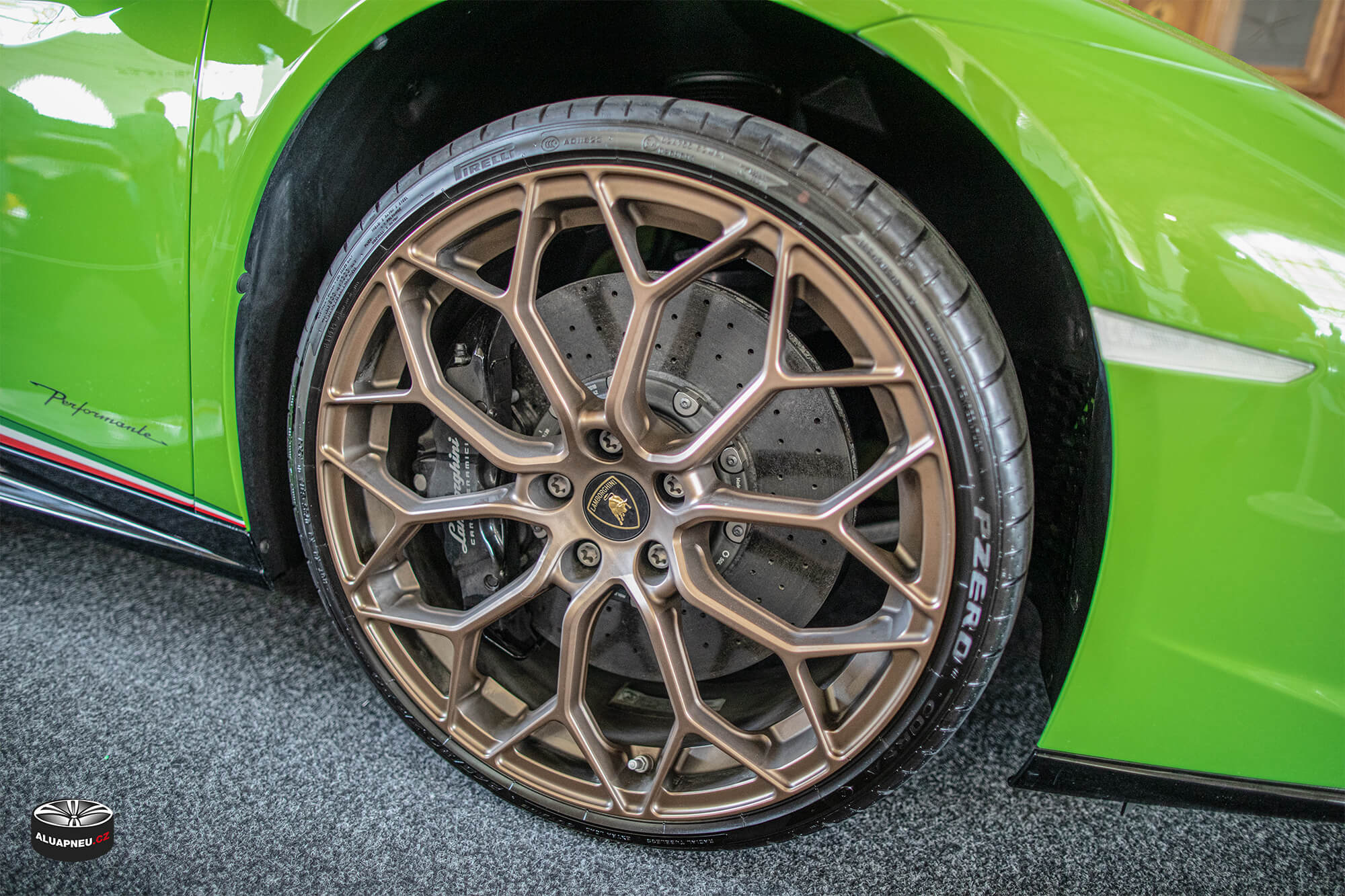 Bronzová alu kola Lamborghini - Automobilové Legendy 2019 - www.aluapneu.cz