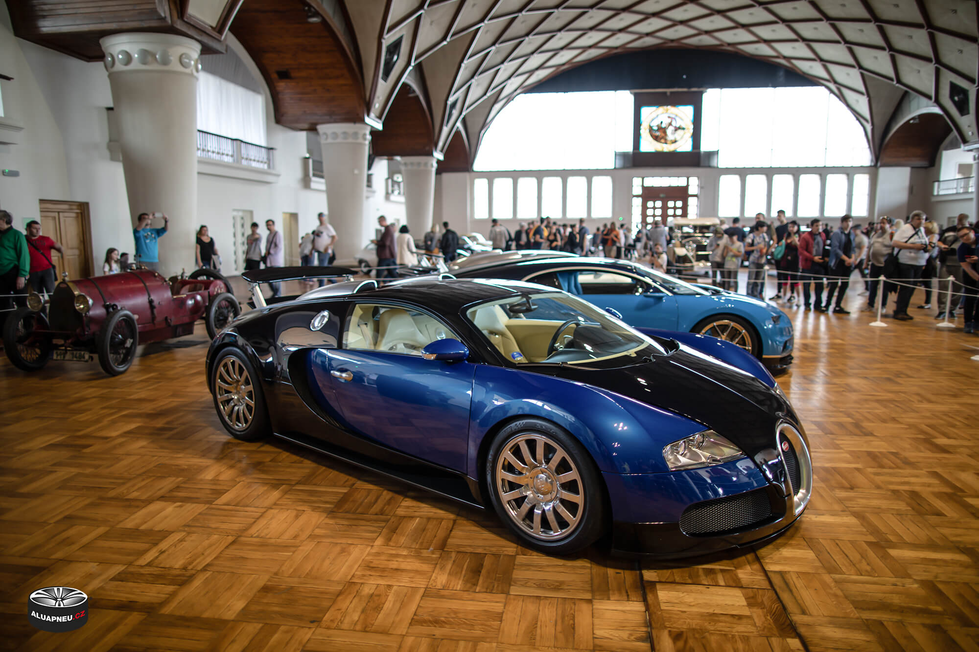 Bugatti Veyron - Automobilové Legendy 2019 - www.aluapneu.cz