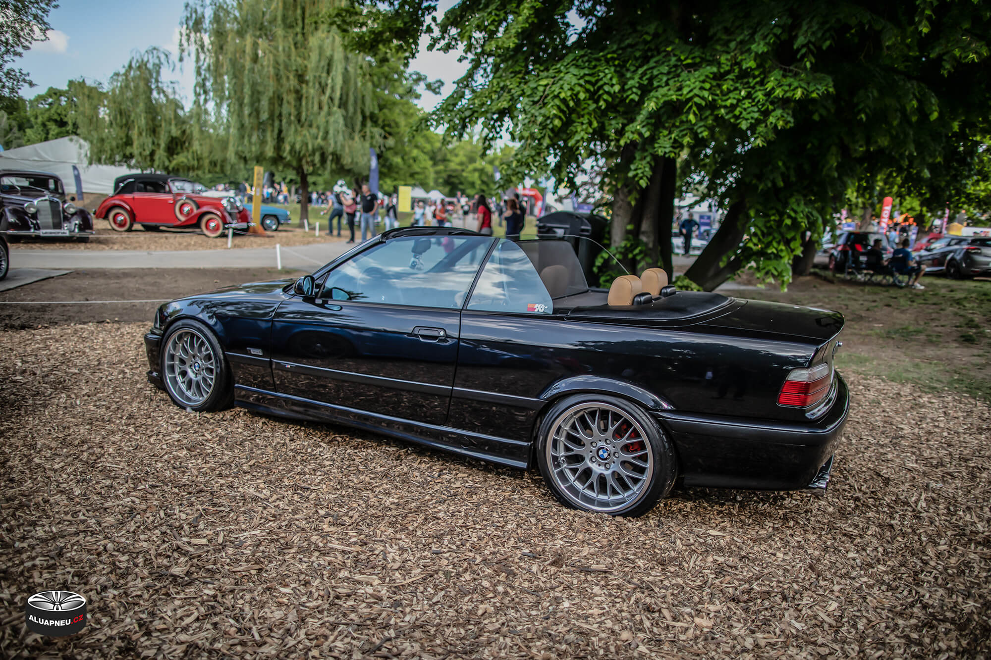 Límcová litá kola Bmw M3 e36 - stříbrné elektrony s límcem - Automobilové Legendy 2019 - www.aluapneu.cz