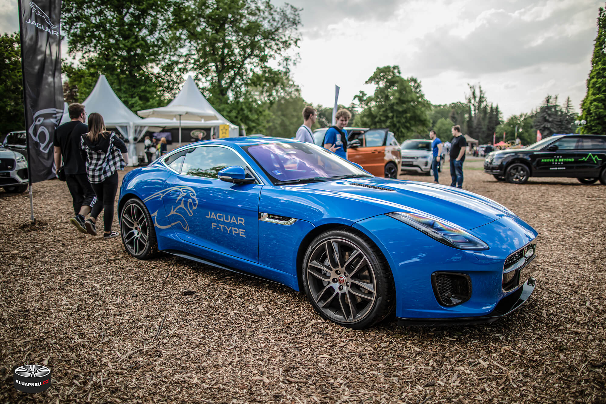 Jaguar F-Type litá kola - Automobilové Legendy 2019 - www.aluapneu.cz