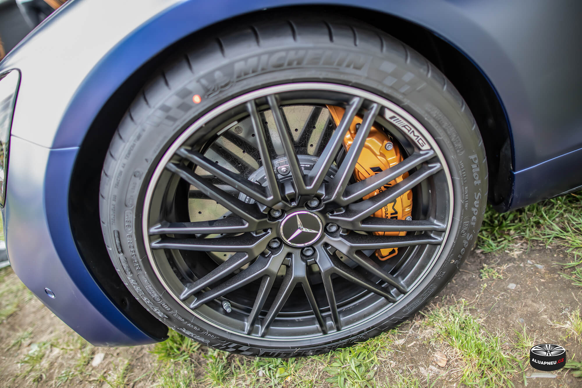 Originální alu kola Amg Mercedes - černé elektrony - Automobilové Legendy 2019 - www.aluapneu.cz